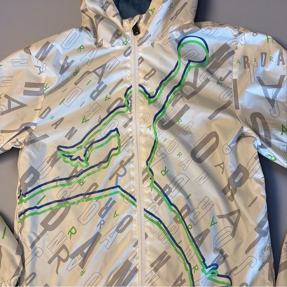🚨3 for $15 Jordan Boy's All Over Logo Windbreaker Jacket Hood Rain Youth XL - Picture 2 of 5